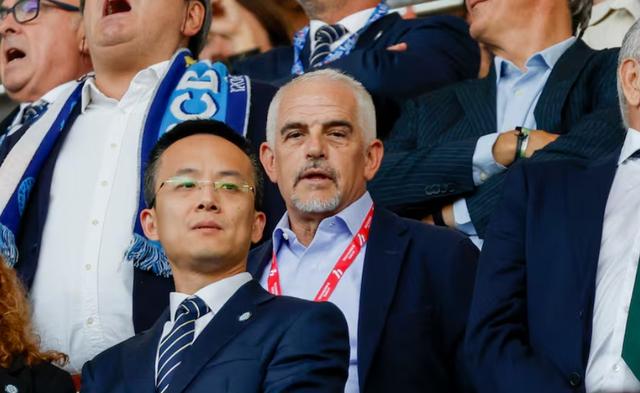 相仪式上就, 人俱乐部由, ky