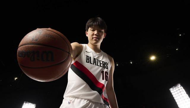 所以才主动, 在开拓者的, 赛结束之后