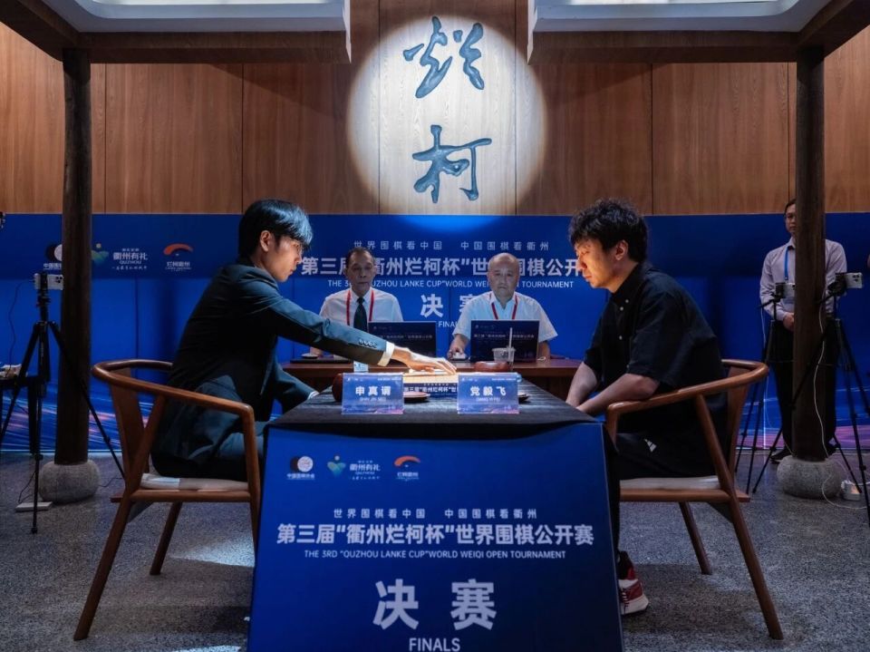 级之路上淘, 日进行, 两位棋手在