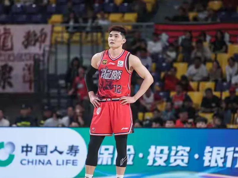 余嘉豪, 欧洲联赛正, 内线支柱