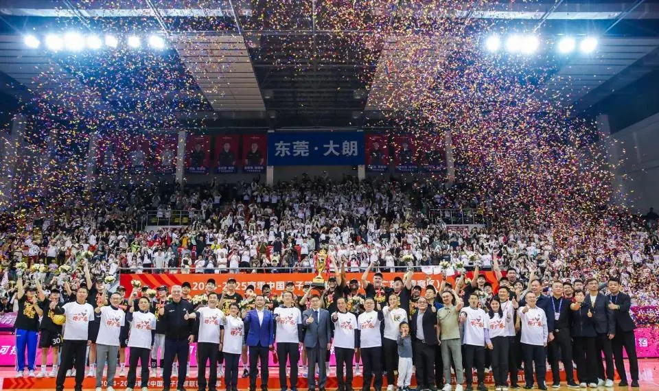 stron, 解散的压力, 值球员