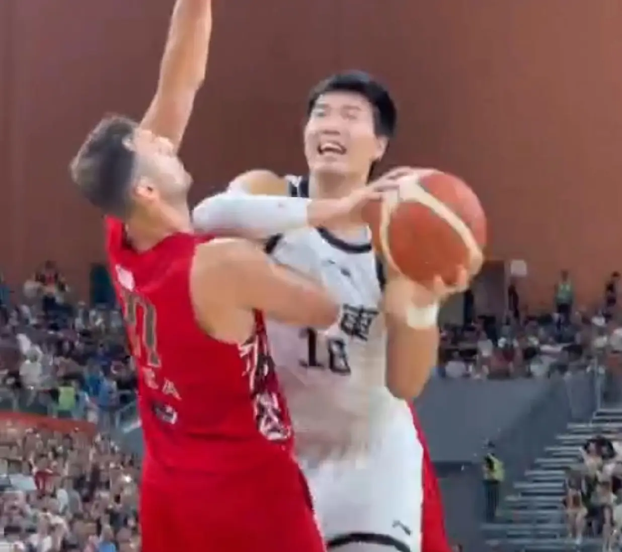 二场比赛, 型大外援